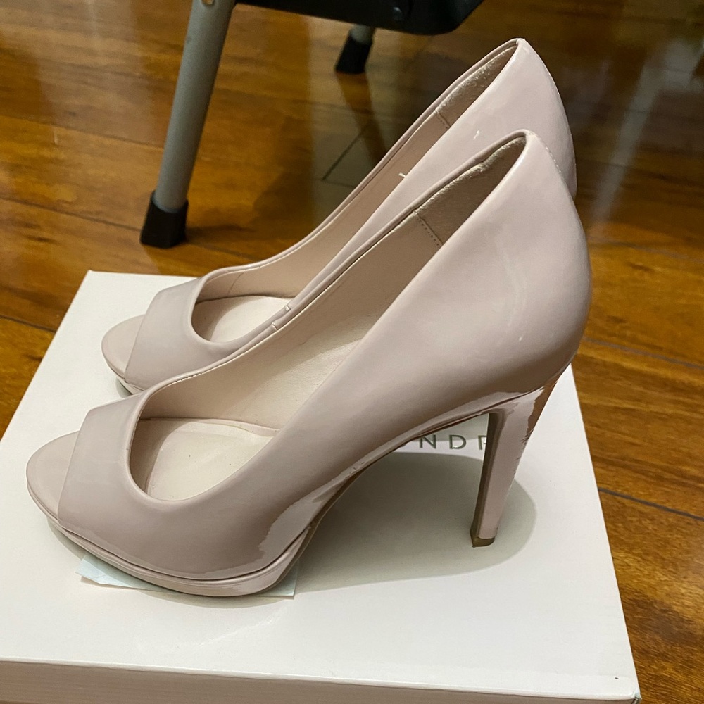 Chinese Laundry pink patent pumps